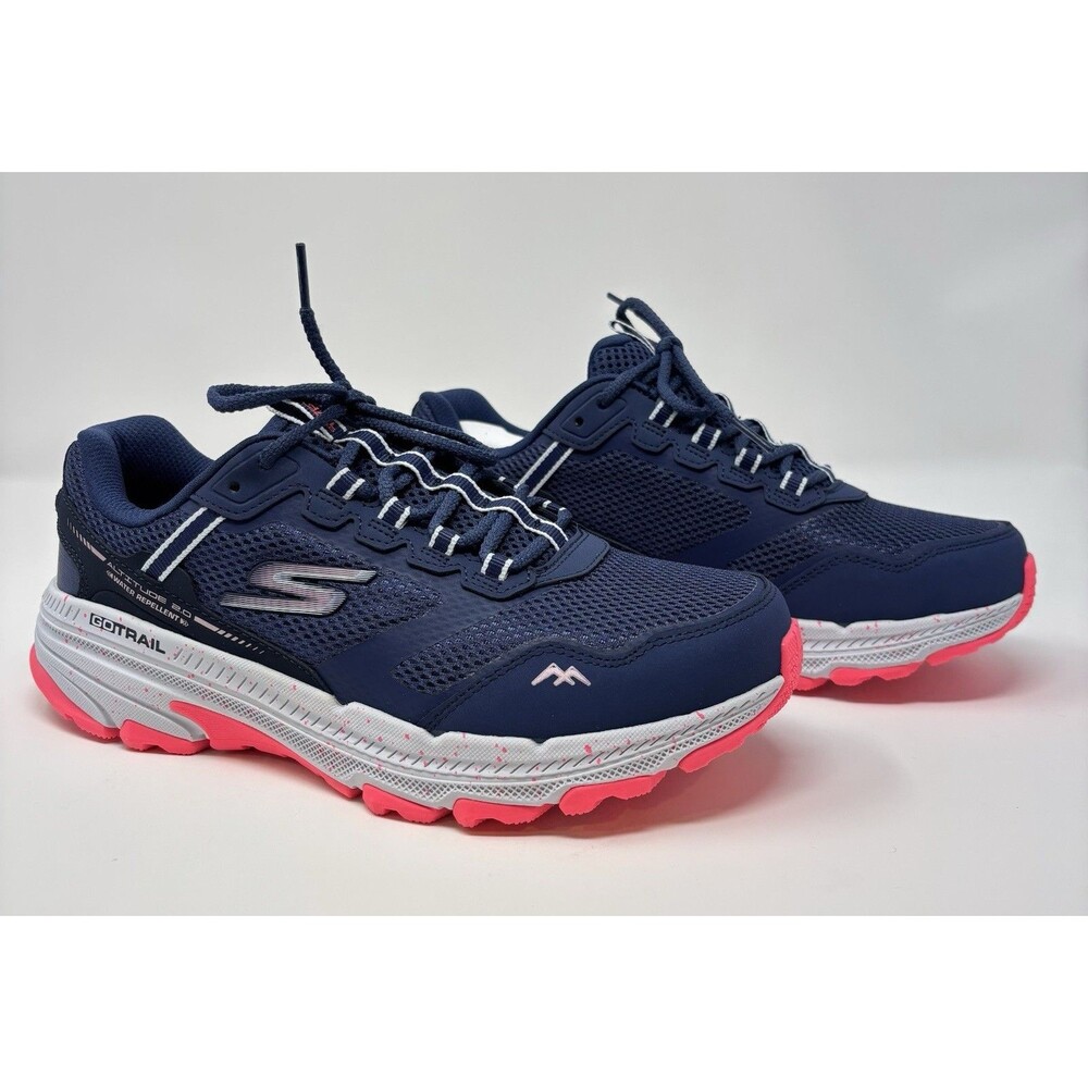 NIB Skechers Women's Size 8 Wide Fit Water Repellent Go Run Trail Altitude 2.0 - Picture 2 of 8